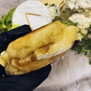 Сендвіч з сирами (180 гр)