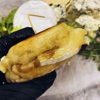 Сендвіч з сирами (180 гр)