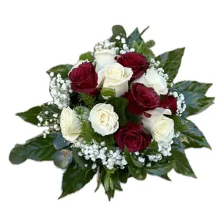 Bouquet de rosas vermelhas e brancas 
