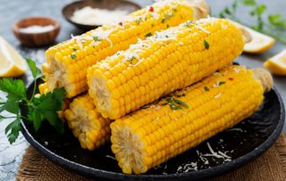 Kuvani kukuruz porcija 2 kom