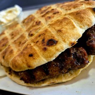 Ćevapi juneći u somunu