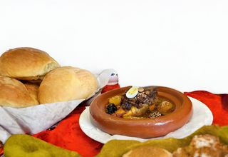 Tagine Djaj Bel Berkok W Mechmach, Besla W Zbib