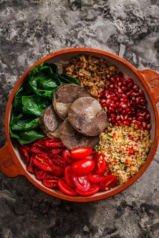 Д. Овощная тарелка с казы.