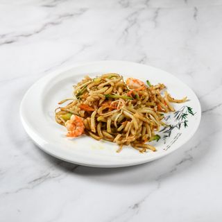 200 - Shiromi pasta udon saltata con verdure, gamberi e pesce bianco