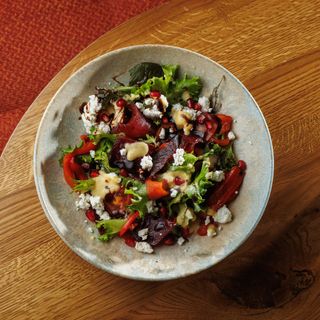 Салат з печеним буряком