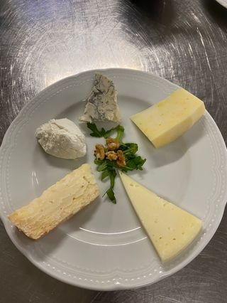 Ventaglio di formaggi locali