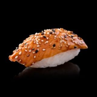 Nigiri de salmón flameado