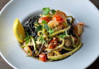 Paste cu creveți și zucchini