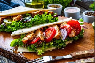 Arrosto di tacchino, pomodoro fresco e maionese