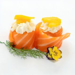 315.Gunkan gio salmone mango (2pz)