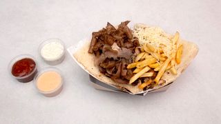 Bułka kebab z frytkami