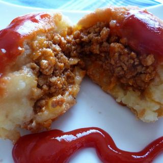 Tapa De Bomba De Patata De Carne Y Queso