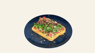 Scramble Toast z boczkiem