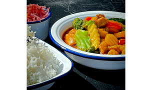 KURCZAK  w czerwonym curry z mango