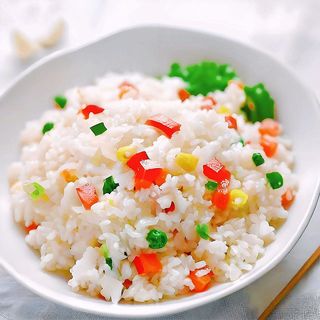 J2. Orez prăjit Chop-Suey 什锦炒饭