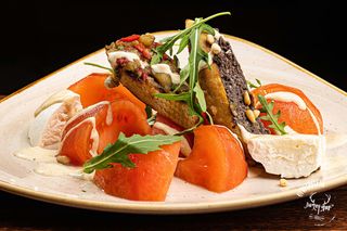 Салата Белени домати с прясно краве сирене (400г)