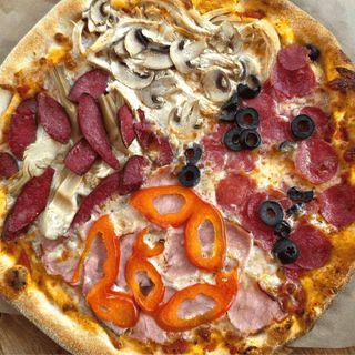 Піца Чотири сезони (560г)