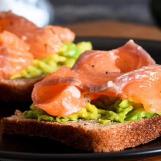 Toast avocado salmone affumicato  1pezzo