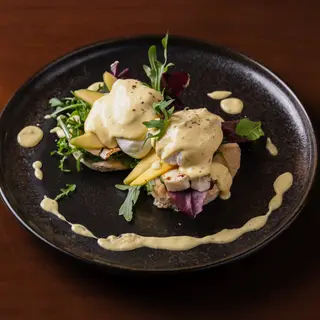 Eggs benedict