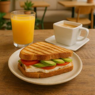 Sándwich de aguacate + Café + Zumo natural