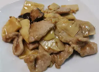 257 Manzo cono Funghi e Bambù
