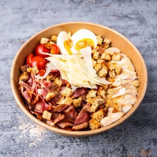 KETO Sałatka Cezar z Kurczakiem