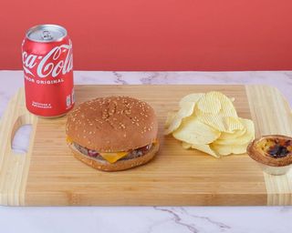 Burger + Molhos + Batatas Fritas + Pastel de Nata + Bebida