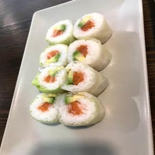 Maki Verde de Salmón y Aguacate, 8 Unidades