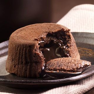 Soufflè con cuore di cioccolato liquido.