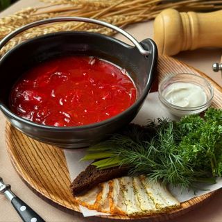 Борщ червоний з копченою грушею