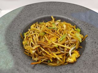 246 Noodles saltati con verdure