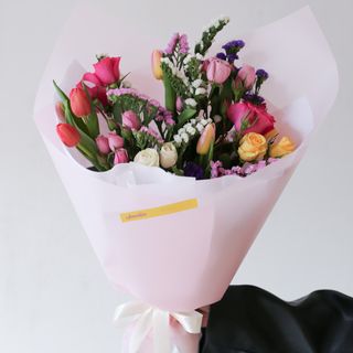 ბაღში აყვავდა ნუში