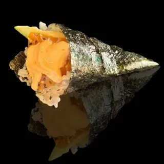 242. Temaki sake spicy 1 pezzo