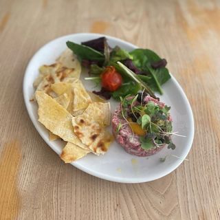 Tartar de ternera con aliño de anchoa siciliana