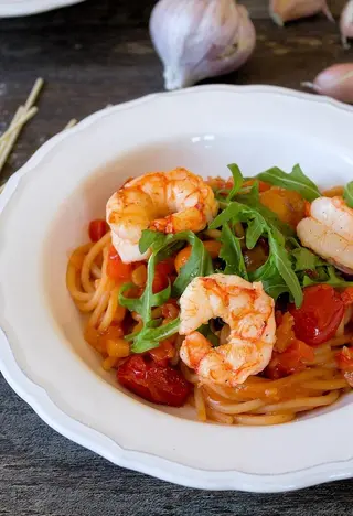 Tagliatelle picante cu creveti si rucola