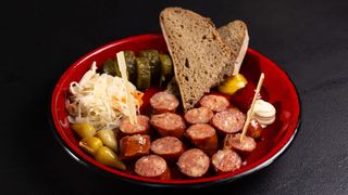 Käsekrainer on plate / ქეზექრაინერი თეფშზე