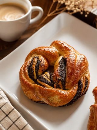 Булочка с маком (100г)