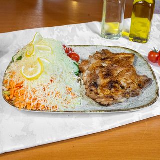 Pulpe de pui dezosate cu salata fresh