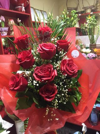 Stepenasti buket 9 crvenih ruža