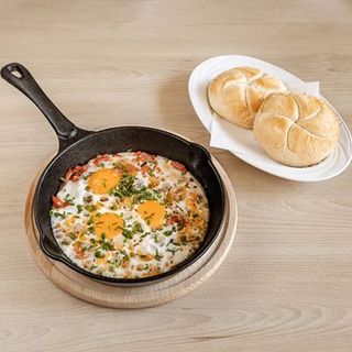 Szakszuka z trzech jaj