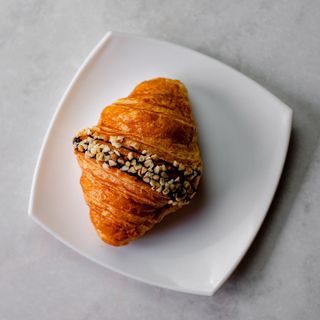 Круассан с шоколадом