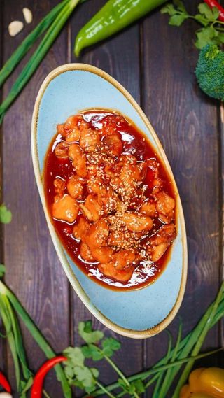 Курица в кисло-сладком соусе (400г)