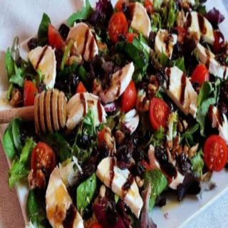 Ensalada de rulo de cabra