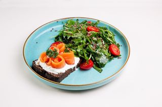 Брускетта с семгой