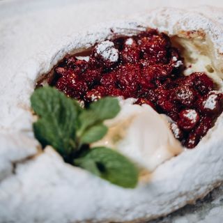 Хачапури с чёрной смородиной (400 г)