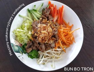 Makaron ryżowy z wołowiną 450g