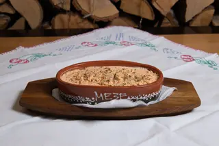 Urnebes salata