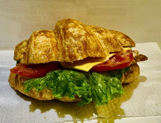 Круассан с курицей