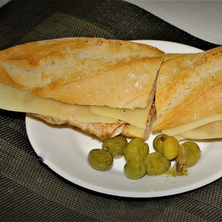 Bocadillo De Pollo (Pequeño)