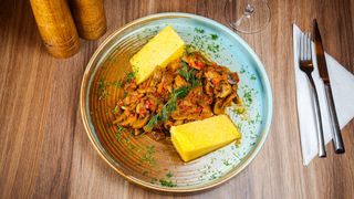 Tocăniță de ciuperci cu mămăliguță